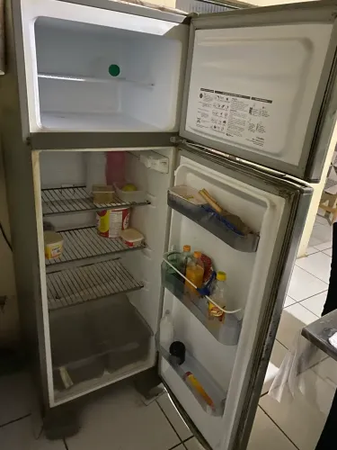 Vende-se geladeira