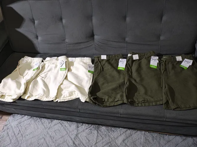 Bermuda jogger masculina de algodão offwhite e verde nova na etiqueta,metade do preço