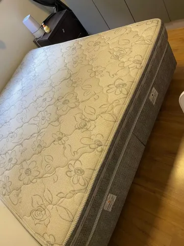 Vende se cama semi nova 