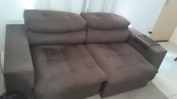 Vendo sofá retrátil marrom.