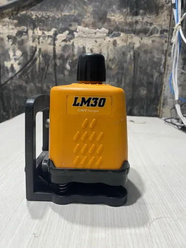 Nível a Laser LM 30 CST Berger com mira e tripé