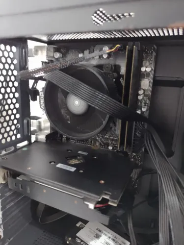 PC Gamer Ryzen 5 4500 RX 550 16 GB RAM