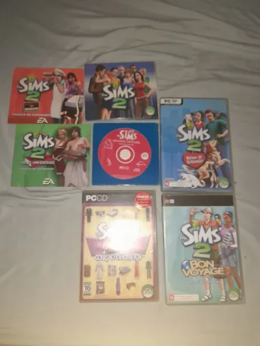 The sims 2 para pc, junto com algumas expansões (discos com riscos)