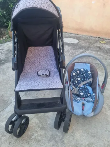Vendo carrinho de bebê, bebê conforto, almofada de amamentação e cadeirinha sofazinho.