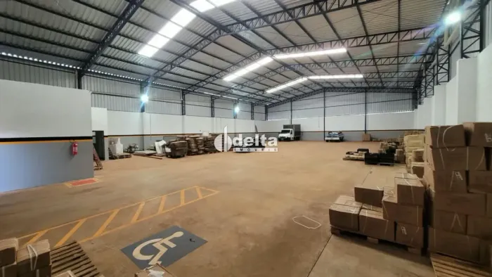 Galpão disponível para venda no bairro Loteamento Centro Empresarial Leste III em Uberlând