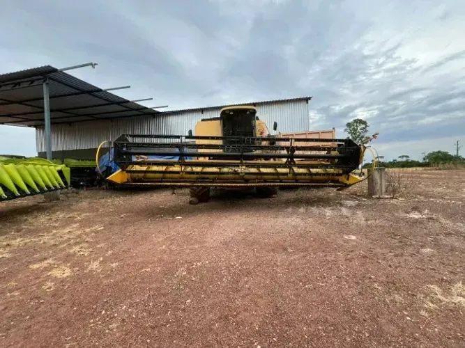 COLHEITADEIRA NEW HOLLAND - TC 59 2004 - 23 PÉS