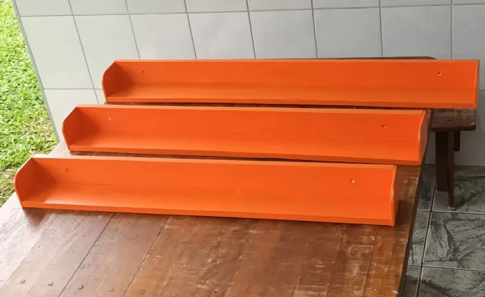 Suportes decorativos em madeira - pintura laranja fosca