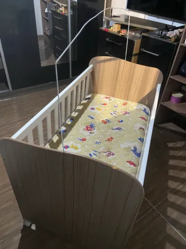 Berço com colchão em ótimo estado