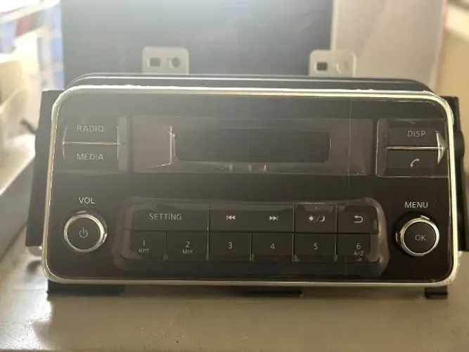 Rádio Nissan Modelo Cmf-r3000m-16c-b Sem Uso