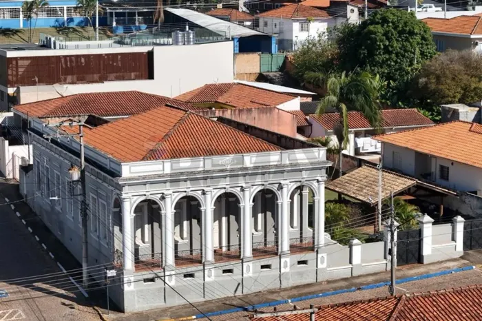 Casarão Histórico de 1903 - Um Patrimônio Exclusivo no Centro de Piracaia