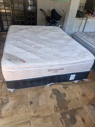 Cama grande Queen size 1.58x1.98 box e colchão de molas ensacadas ortobom ótimo estado