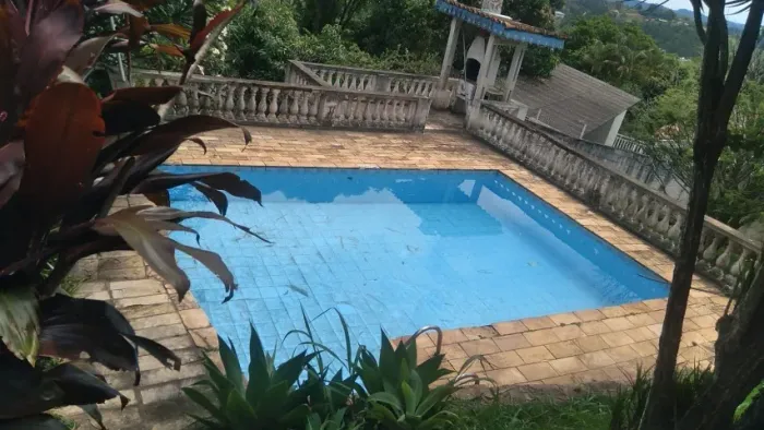 Chacara 1.071m2 terreno com piscina e 5 vagas a 1 hora de São Paulo.