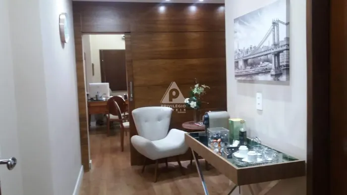 Sala Comercial à Venda - Frente, 30 m² no Centro do Rio de Janeiro (Financiamento)