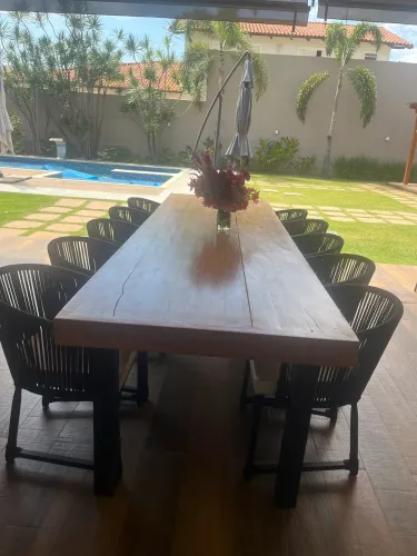 Mesa de madeira  com corda náutica 