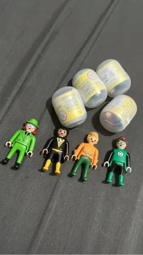 Lote 4 bonecos kinder Playmobil