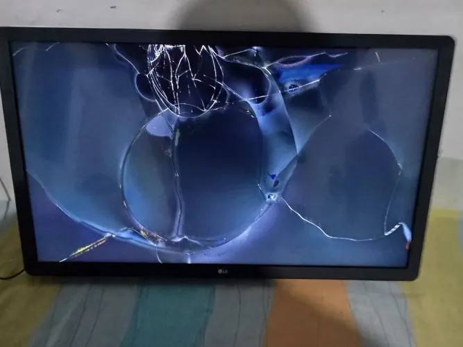 Tv LG 32 POLEGADAS COM DISPLAY QUEIMADO