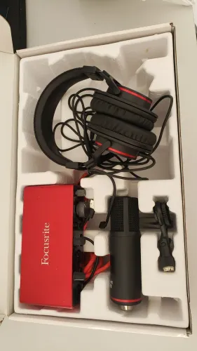 Kit interface áudio Focusrite Scarlett 2i2