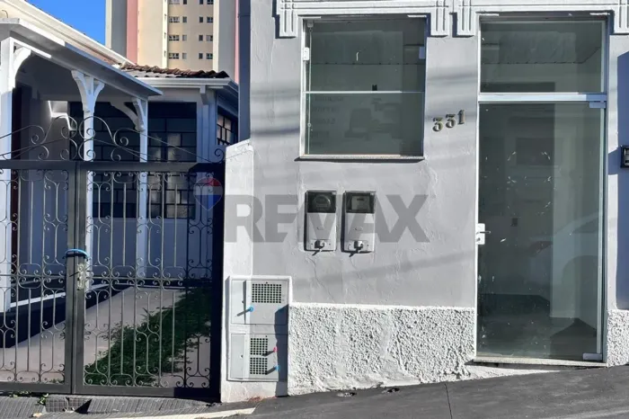Aluga-se sala comercial no centro
