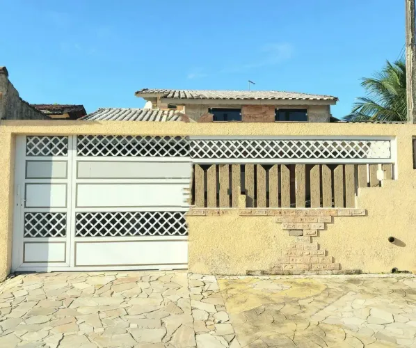 Casa localizada lado praia a 2000 metros do mar em rua calçada, com 4 quartos - Jardim Som