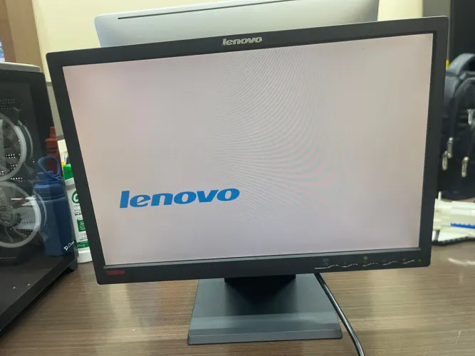Monitor Lenovo ThinkVision L194WD 19? Widescreen