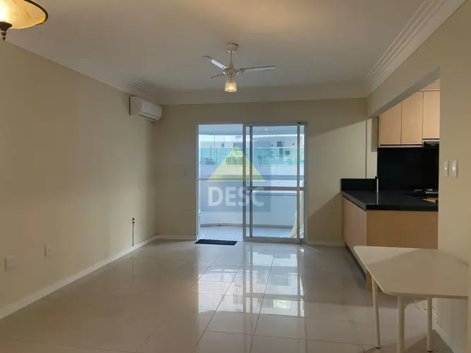 Apartamento para Locação Anual com 3 Suites e 2 Vagas de Garagem na Rua 3610 em Balneário