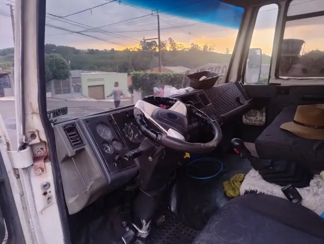 Ford cargo ano 86 motor Cummins 210