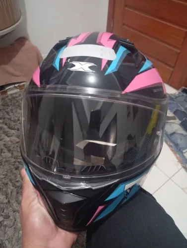 Capacete semi novo usado 2 semanas 