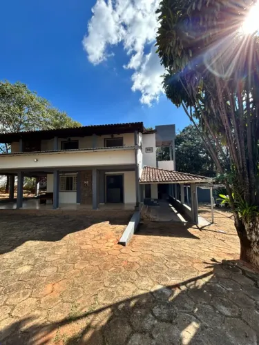 Chácara 2.200m² de esquina - casa 5 quartos, piscina e área gourmet - Ermida, Divinópolis