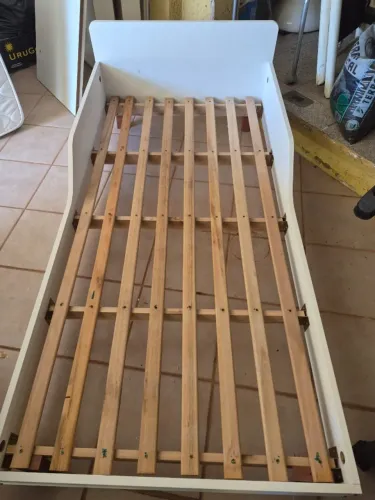 Cama Infantil em madeira branca com colchão