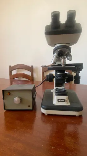 Microscópio Binocular NIkon