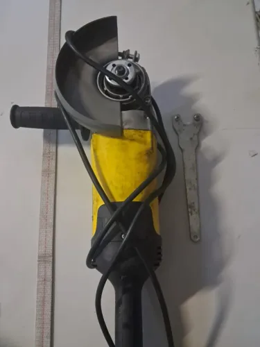 Esmerilhadeira angular Stanley STGL2218 amarelo 2200 W