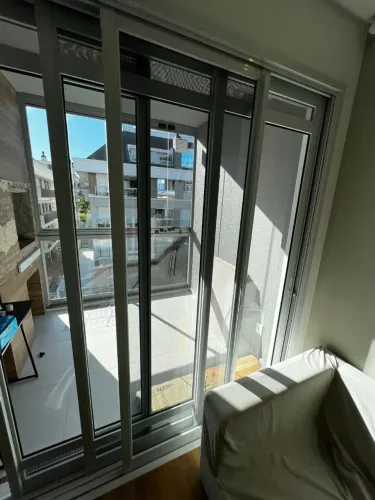 Esquadrilha de alumínio branca de três lâmina com vidro