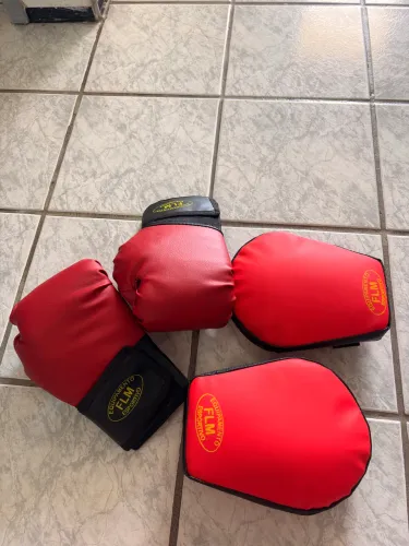 KIT DE BOXE- PAR DE LUVAS E MANOPLA