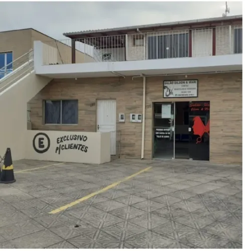 Casa na rua principal com 05 kitnetes na Tapera!