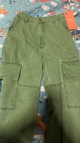 Calça cargo- verde, nunca usada 