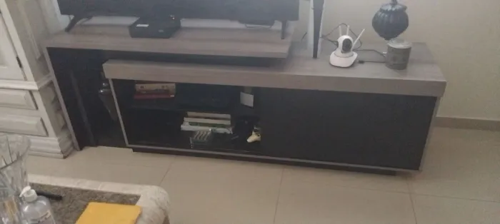 Rack extensível para TV com porta