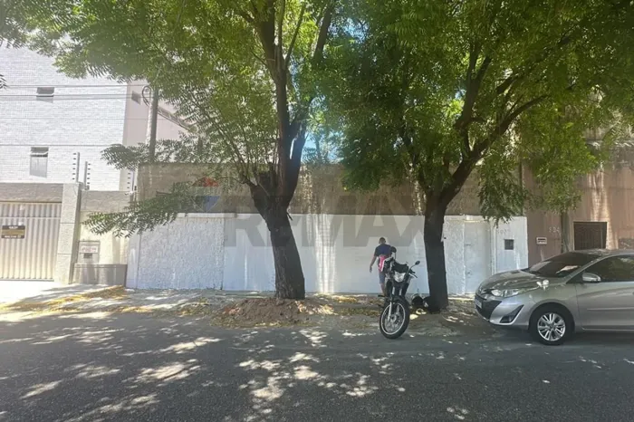 Terreno Comercial: Oportunidade no Dionísio Torres