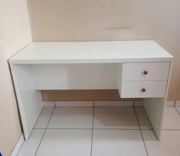 Vendo uma escrivaninha 