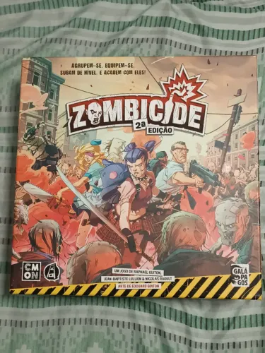 Zombicide 2ª Edição + expansão The Boys Pack 01 e 02 - SEMINOVO COM INSERT E SLEEVE