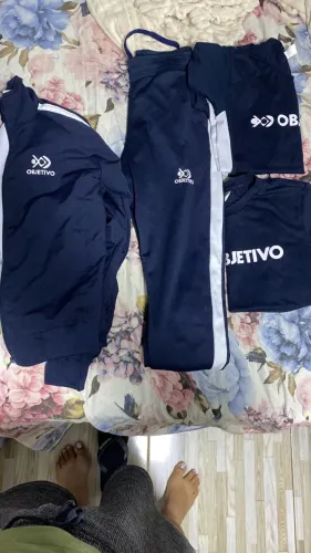 Uniforme do colégio objetivo 