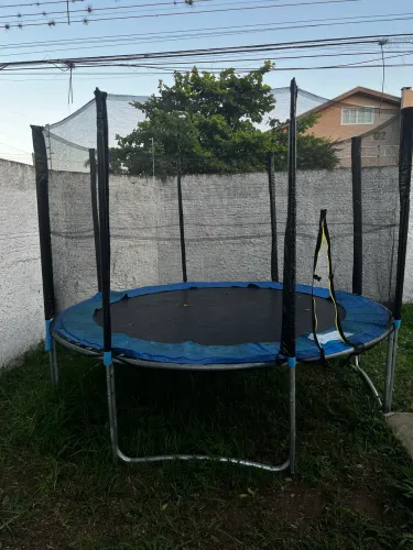 Vendi se cama elástica 2,70m