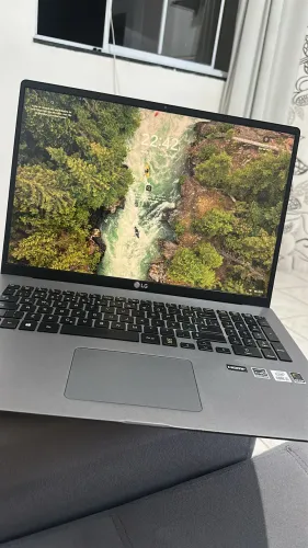 Ultrabook LG 17 polegadas IPS