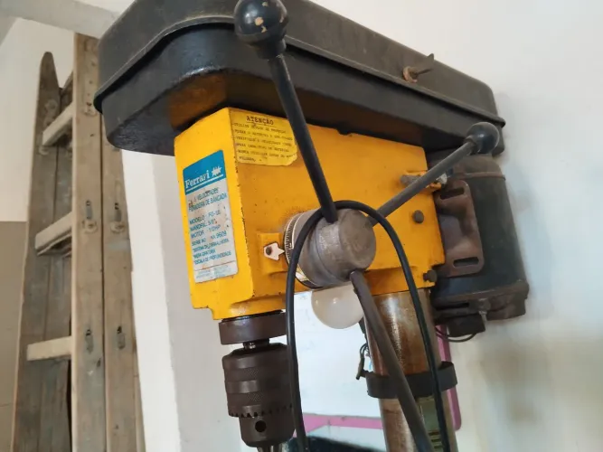 Furadeira de bancada