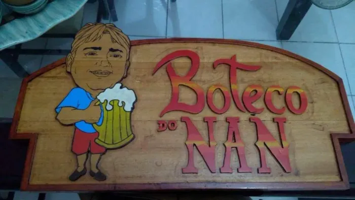 Placas entalhadas artesanalmente