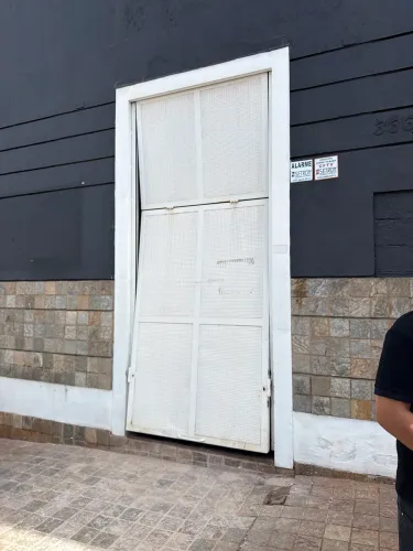 Vende-se portão basculante em Ribeirão Preto medida 1.85 x3.50