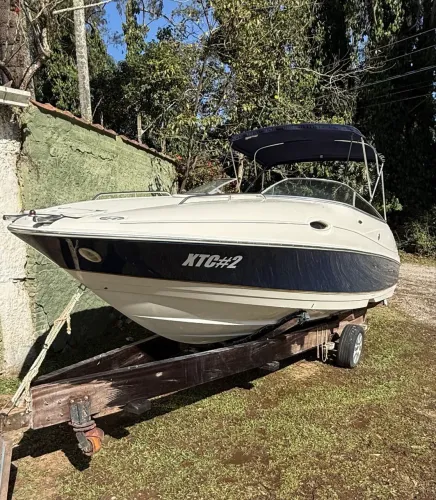 Lancha Regal 24 pés, cabinada, motor Mercruiser 5.0 injetado
