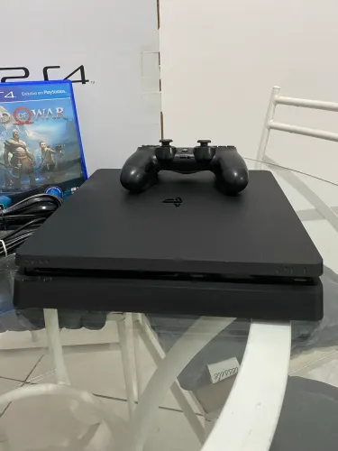 PS4 Slim 1TB + 2 controles + jogos inclusos
