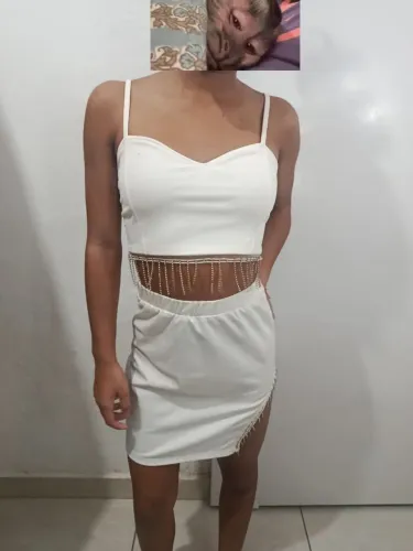 Vende-se roupas juvenil. 