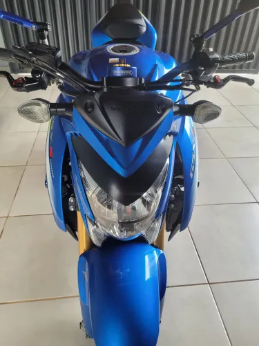 Vende se ou troco por cbr 1000rr ano 2013 ou bmw s1000....falar com Eduardo *
