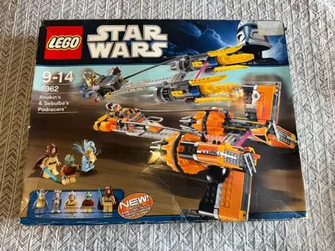 Lego Star Wars 7962 Anakin's and Sebulba's Podracers